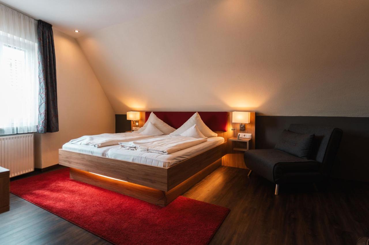 Landhotel Und Weingasthof Schwarzer Adler Wiesenbronn Dış mekan fotoğraf