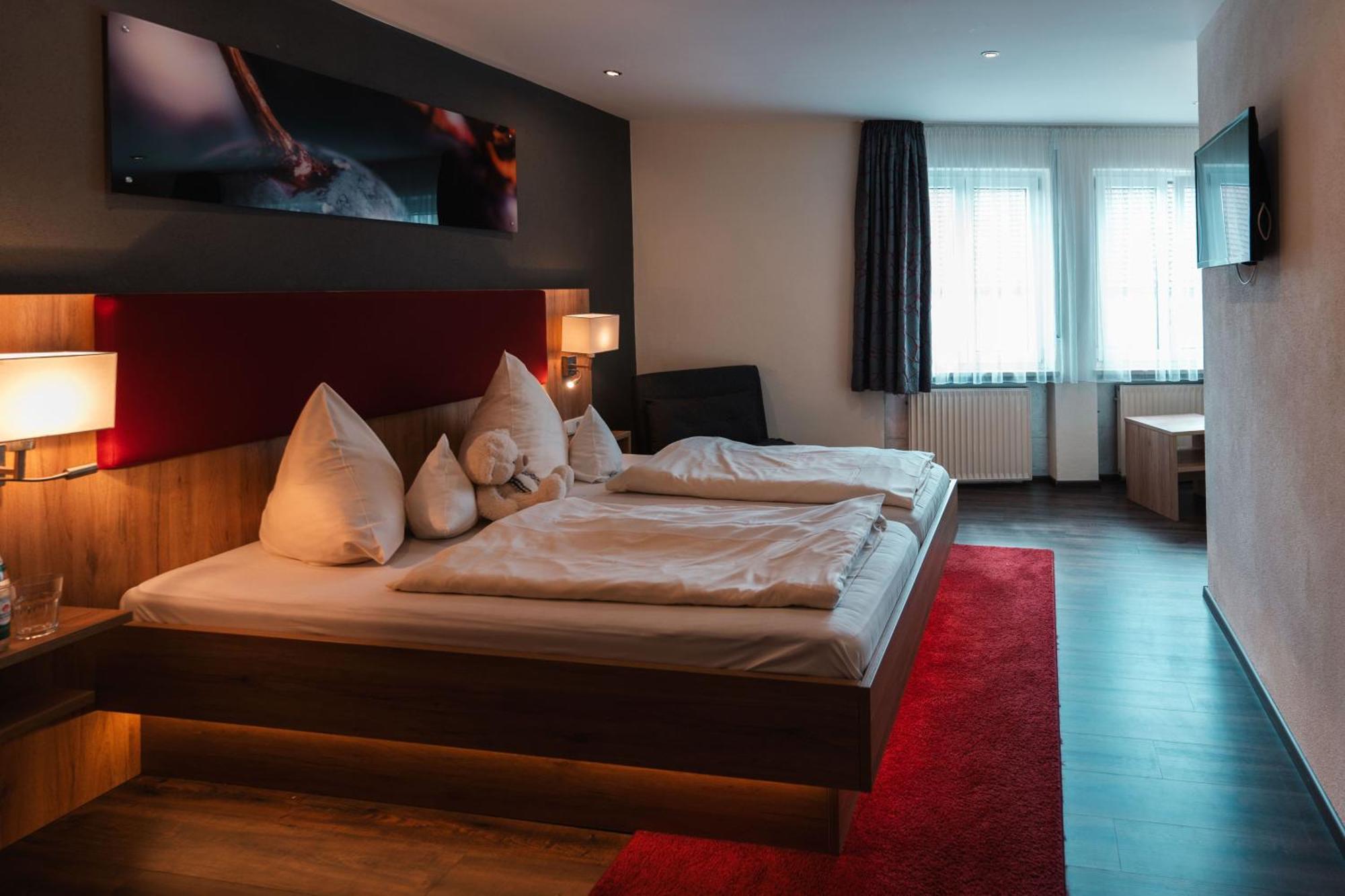 Landhotel Und Weingasthof Schwarzer Adler Wiesenbronn Dış mekan fotoğraf
