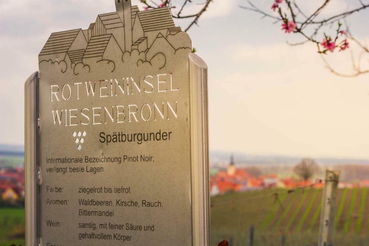 Landhotel Und Weingasthof Schwarzer Adler Wiesenbronn Dış mekan fotoğraf